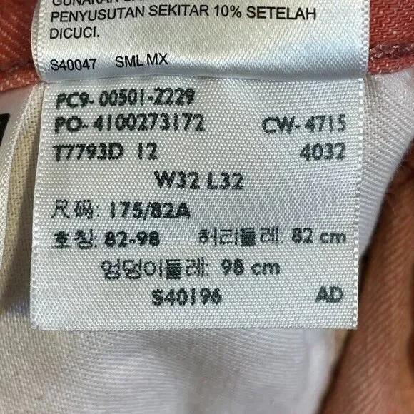 Levis 501 White Oak Cone Denim Jeans

These fit like size 30 waist 32 inseam - Picture 10 of 10